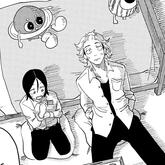 keisuke y kobayashi del manga spacewalking with you. están sentados en el suelo de la habitación de keisuke, apoyados en la cama (donde se puede ver un peluche de saturno). kobayashi está mirando hacia el techo